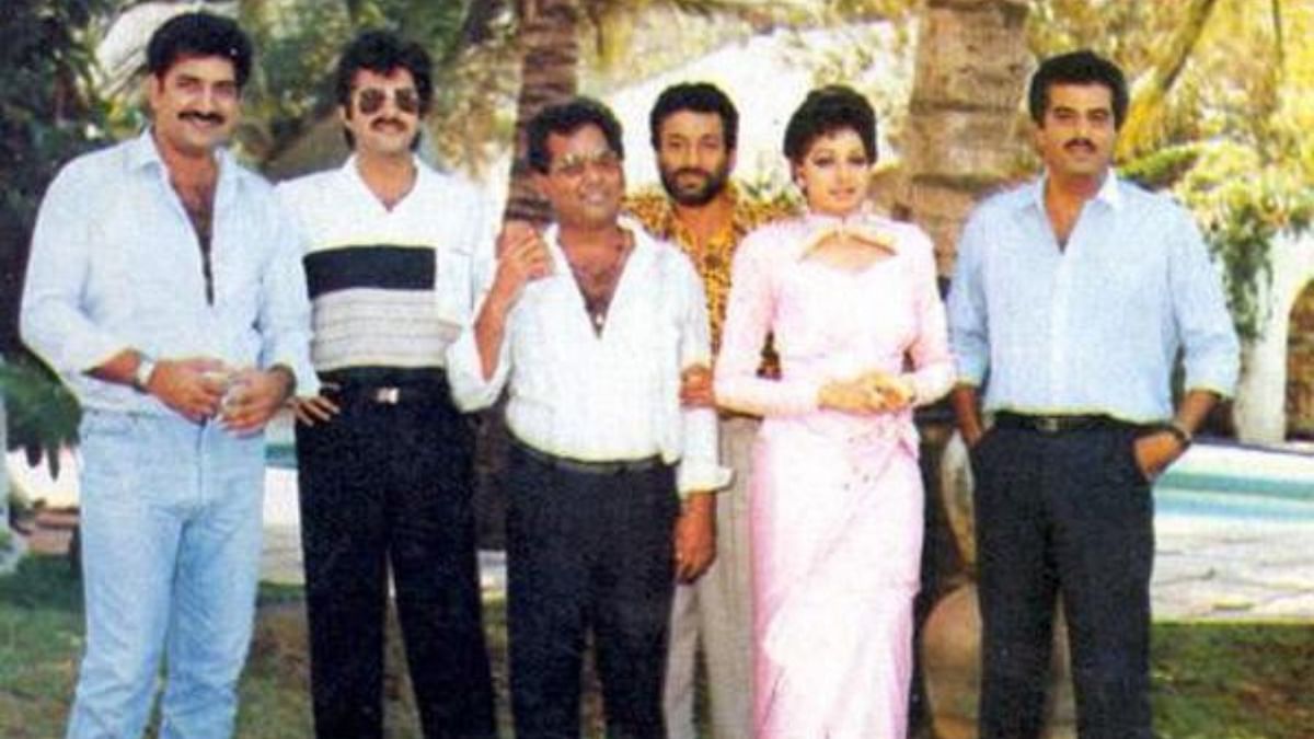 Satish Kaushik donned the director’s hat with Hindi action-comedy film ‘Roop Ki Rani Choron Ka Raja’ (1993) which starred Anil Kapoor, Sridevi, Jackie Shroff, Anupam Kher and others. Credit: www.theskentertainment.com