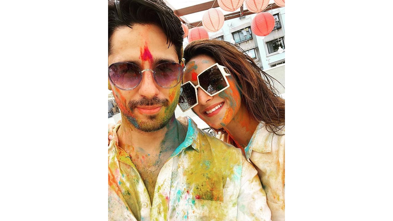 TWO YOUNG WOMEN AND MEN COVERED IN HOLI COLOURS LOOKING AT CAMERA AND POSING  Stock Photo - Alamy