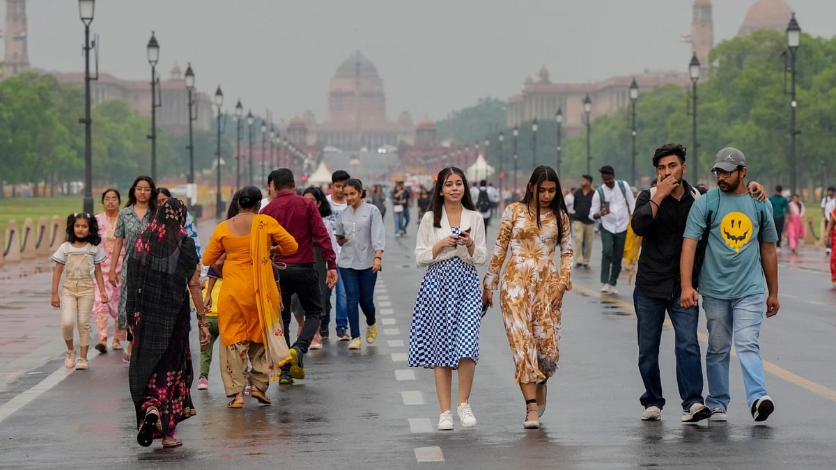 Earlier during the day, pleasant weather conditions prevailed in Delhi with the maximum temperature settling at 27.1 degrees Celsius, three notches below the season's average. Credit: PTI Photo
