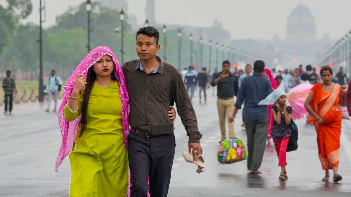 The minimum temperature was recorded at 17.4 degrees Celsius, a notch above normal, while humidity levels oscillated between 48 per cent and 94 per cent. Credit: PTI Photo