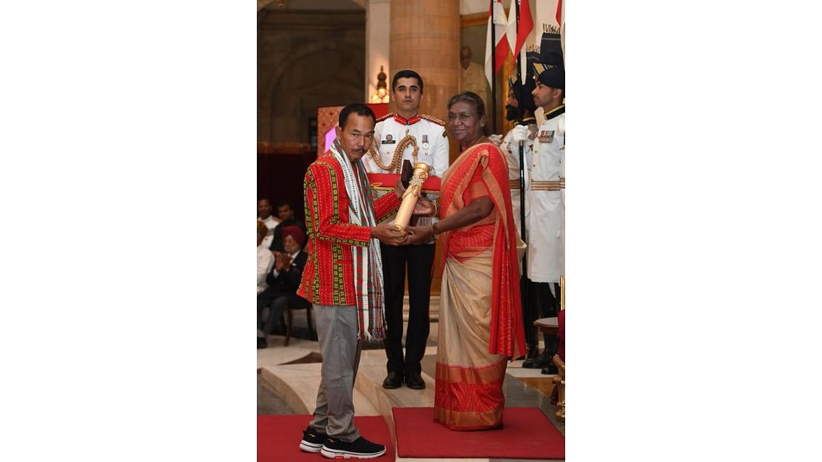 President Droupadi Murmu presents the Padma Shri award to Narendra Chandra Debbarma (Posthumous) for Public Affairs. A veteran political leader from Tripura, he served as the President of the Indigenous Peoples Front of Tripura (IPFT). Credit: PIB