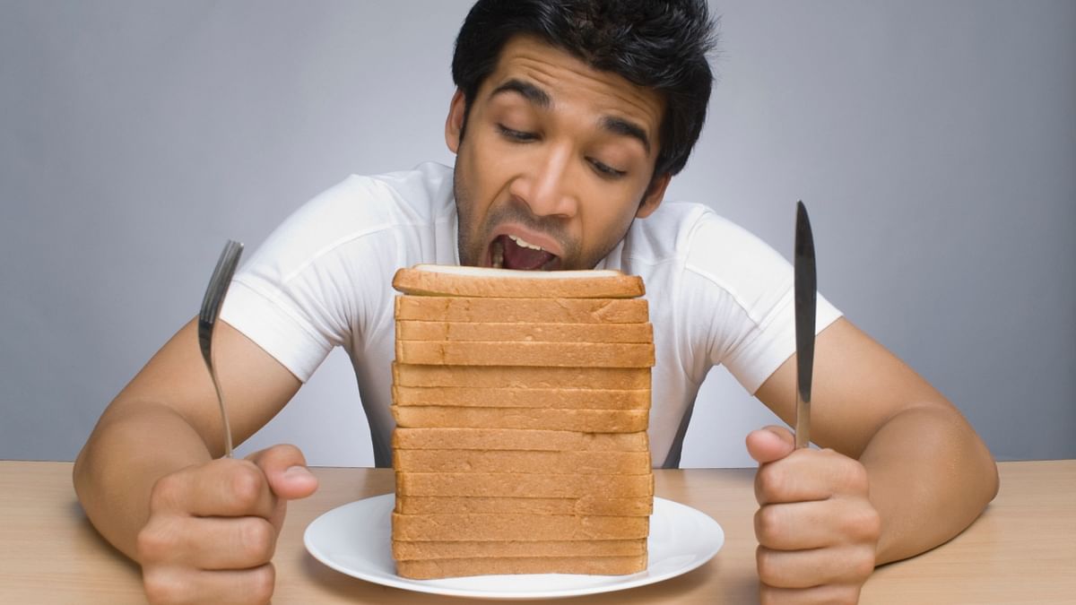 One should avoid overeating during Iftar as this could result in fatigue, pains in the stomach and trouble with digestion. Consuming items that take longer to digest is an easy way to prevent hunger pangs. Credit: Getty Images