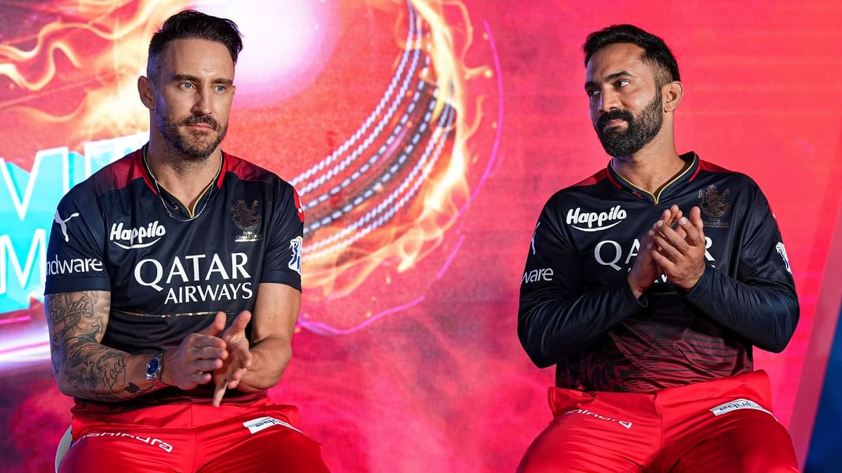 Faf du Plesis with teammate Dinesh Karthik during the event. Credit: PTI Photo