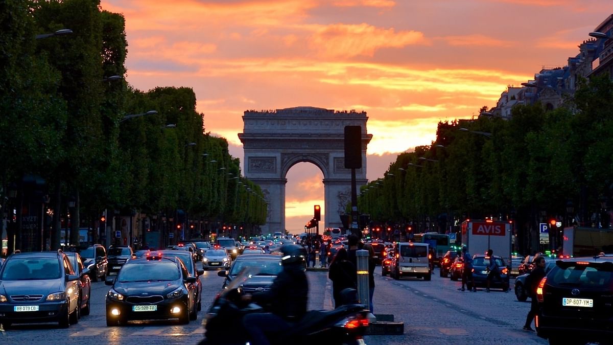 Paris grabbed the eighth spot among the cities in the world having the Best Public Transport. Credit: Pixabay