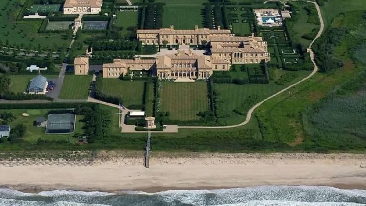 Rank 07 | Four Fairfield Pond - $250 million. This 63-acre property is one of the most expensive houses in the United States and has 18 bathrooms and 21 bedrooms with access to three swimming pools, a private basketball court, a two-lane bowling alley, and a 164-seat theater along with a billiards room, two tennis and squash courts, and its own power plant. Credit: Twitter/@Bigmozel