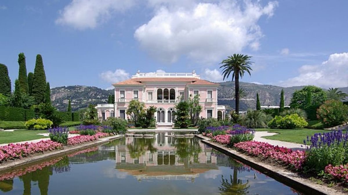 Rank 04 | Villa Les Cedres - $450 million. Set across 35 acres of land in Saint-Jean-Cap-Ferrat in the South of France, this historic luxury mansion is fit for a king—and was once owned by one, King Leopold II of Belgium. The century-old luxury mansion was acquired in 2016 by Italy’s Campari Group and sold to Ukrainian billionaire and businessman Rinat Akhmetov in 2019. Credit: Twitter/@JulienNewYork