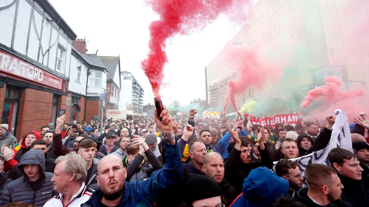 Manchester United fans have staged a protest days after a third round of bidding started for buying the English club. Credit: Reuters Photo