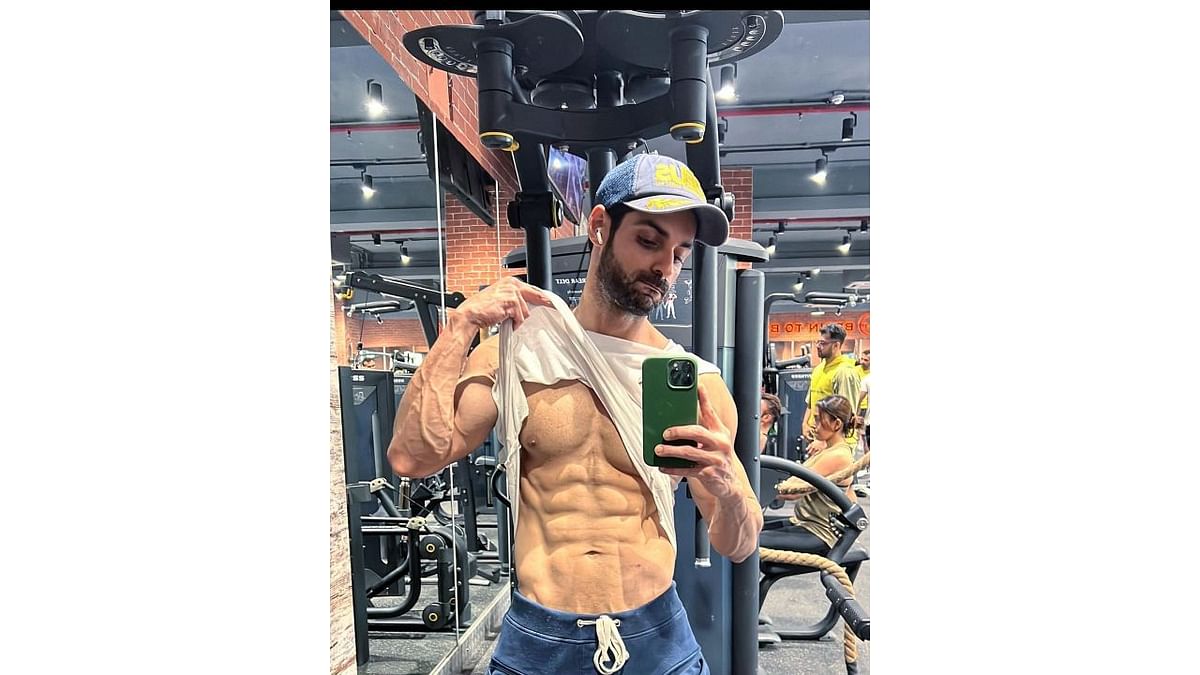Karan Wahi: Known for his charming face and a charismatic personality, Karan Wahi has rightfully established himself as a fitness freak in the entertainment industry. He approaches his fitness lifestyle with finesse, which gives him an incredible physique. He believes in leading a balanced lifestyle by focusing on one's emotional and physical well-being. Credit: Instagram/@karanwahi