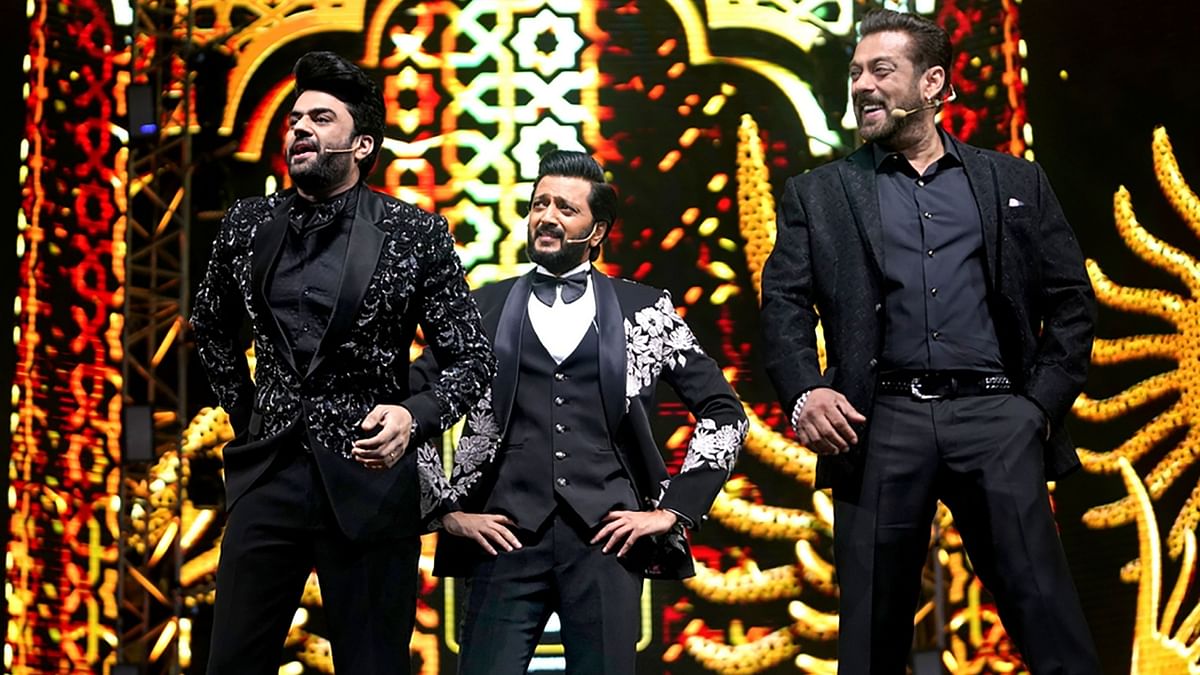Riteish Deshmukh and Maniesh Paul along with Salman Khan (IIFA 2022): It was an absolute laughter riot with Salman, Ritiesh and Maniesh at IIFA 2022! After a long halt because of the pandemic, this was everything that the we were looking for- a night full of fun and laughter! Credit: PTI Photo