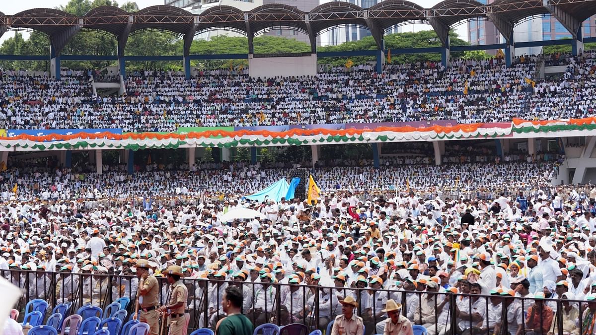 Congress workers and supporters filled the stadium with enthusiasm as DKS and Siddaramaiah were sworn-in. Credit: PTI Photo