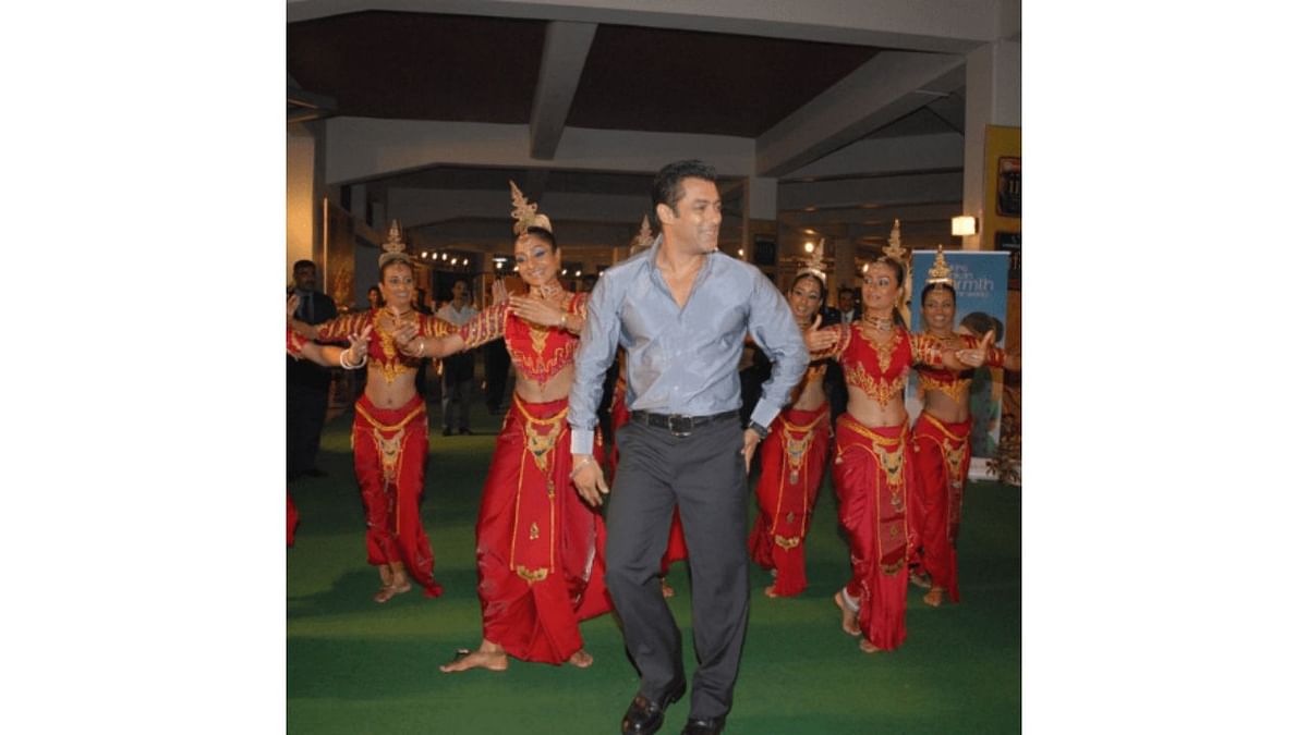 Salman is known for his larger-than-life grand entry and he lived up to it at the IIFA 2016. He made an awe-inspiring walk-in with the background dancers. Credit: IIFA