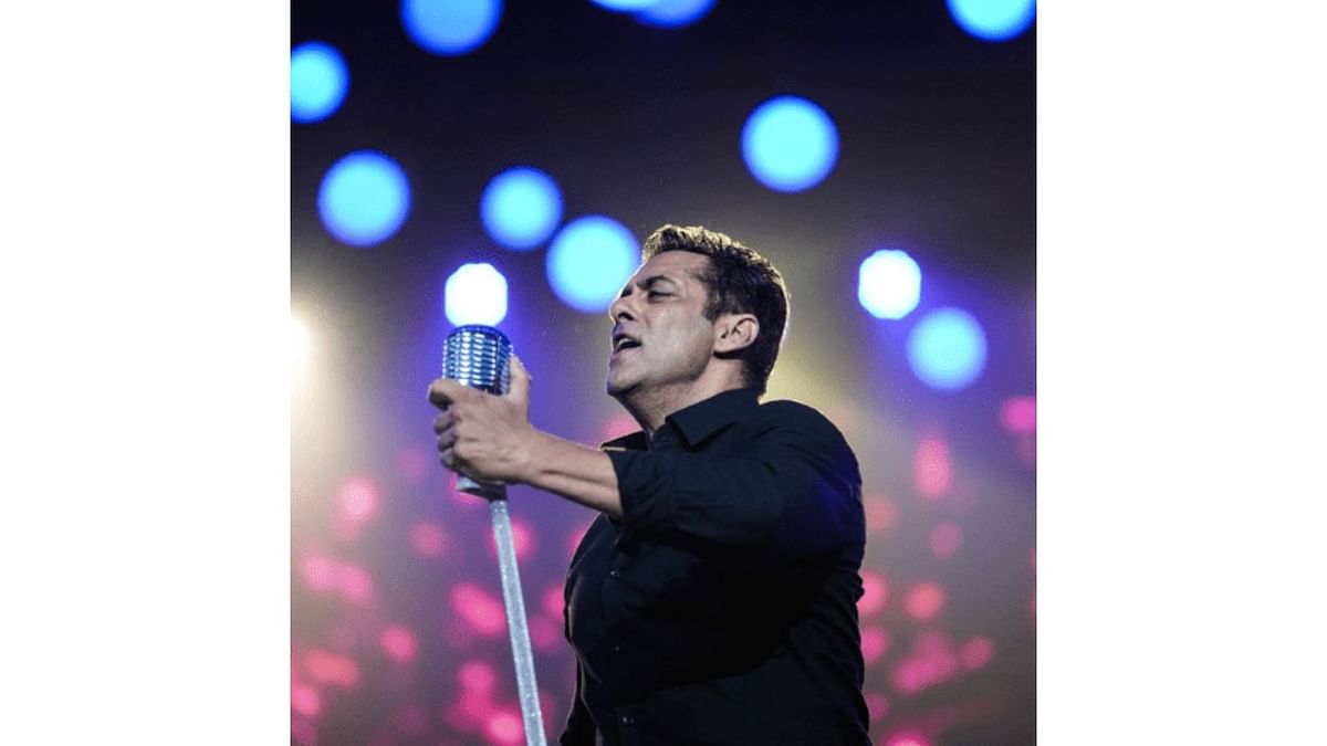 Audience was stunned to see Salman Khan crooning live on the stage during the 2019 IIFA. Credit: IIFA