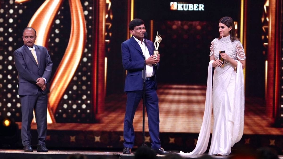 Alia Bhatt received the 'Best Actor' in a leading role (female) for her spectacular performance in 'Gangubai Kathiawadi'. Producer Jayantilal Gada received the award on behalf of Alia, as the actor's maternal grandfather, Narendra Razdan, is reportedly not well. Credit: IIFA