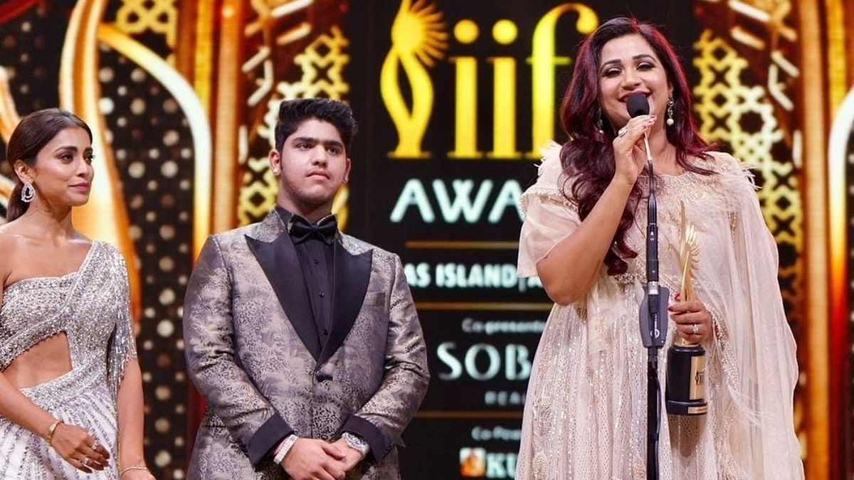 Singer Shreya Ghoshal bagged best playback singer (female) award for the song 'Kesariya' from the movie 'Brahmastra Part One: Shiva'. Credit: IIFA