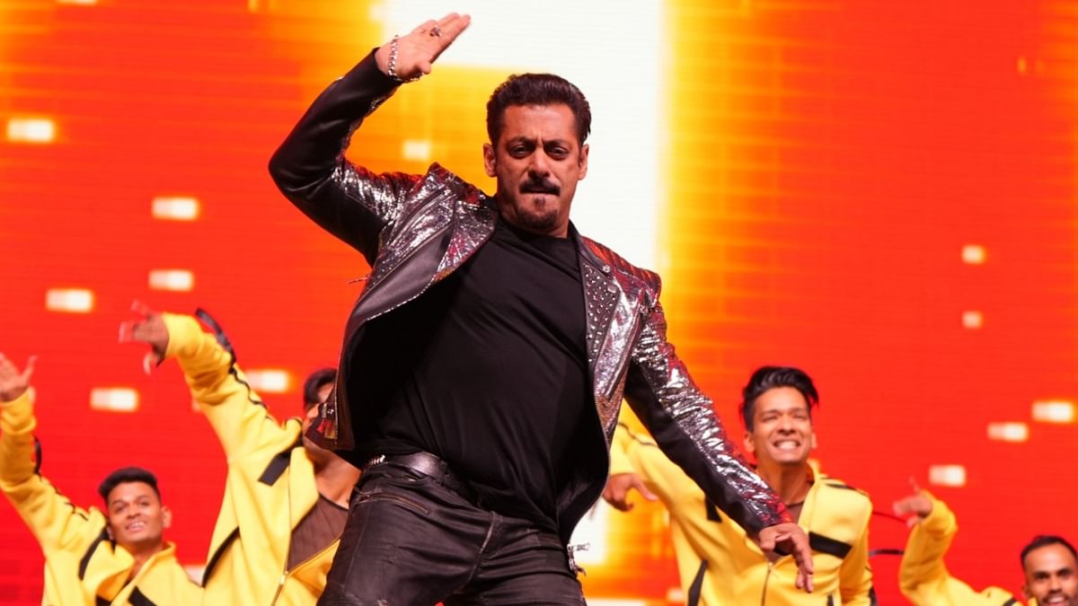 Bollywood's biggest star Salman Khan is known for his grand entry and he lived upto the expectations at the 2023 IIFA as well. His performance left the audience spellbound. Credit: IIFA