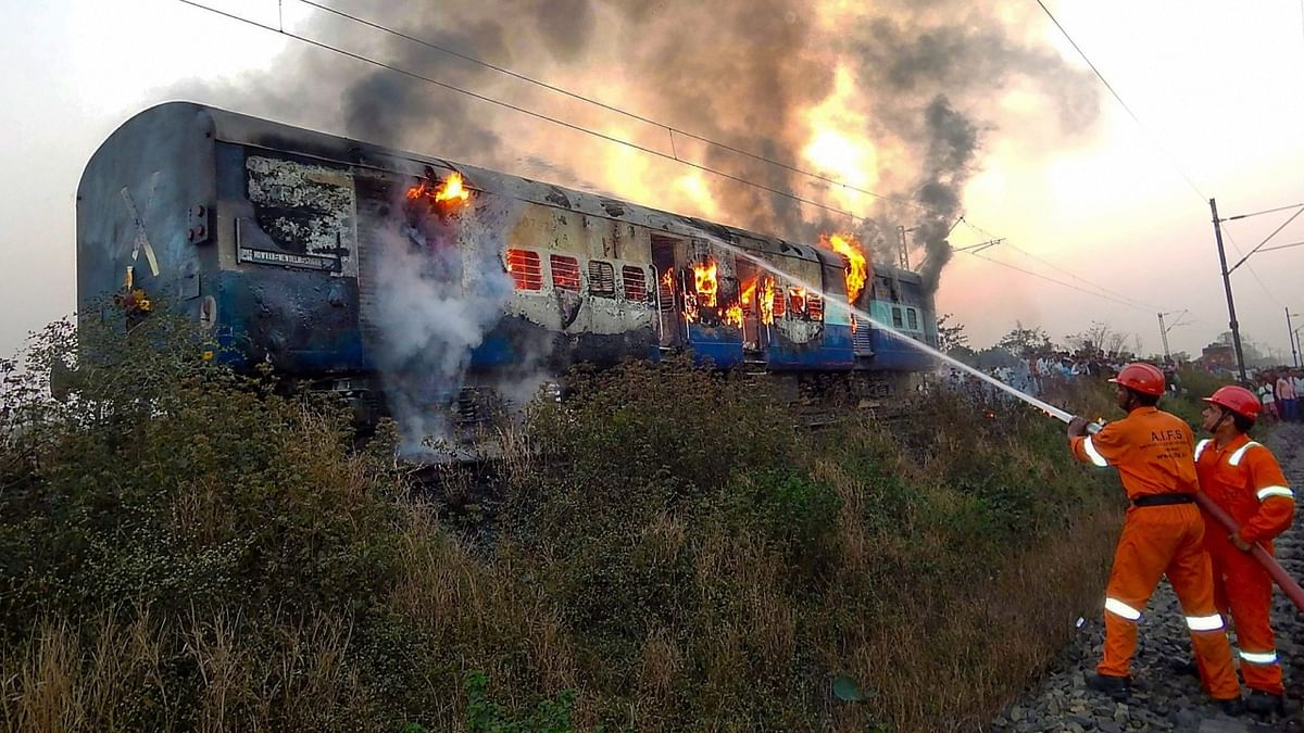 Gaisal Train Disaster (1999): The Awadh-Assam Express collided with the Brahmaputra Mail at high speed, resulting in a severe derailment and subsequent fire in West Bengal on August 2, 1999. The accident claimed the lives of approximately 290 people. Credit: PTI Photo