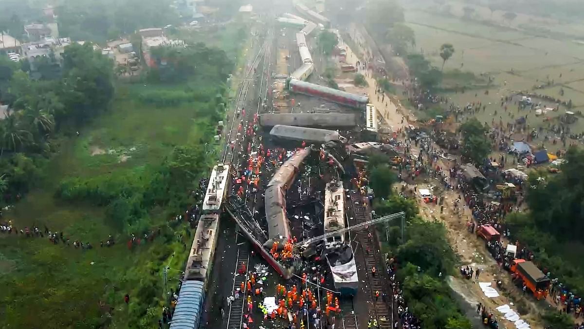 Odisha Train Accident (2013): The train crash in Odisha on June 2, involving the Bengaluru-Howrah Superfast Express, the Shalimar-Chennai Central Coromandel Express and a goods train in which at least 233 people have been killed and more than 900 injured. This train crash stands as one of the deadliest accidents in the history of Indian railways. Credit: PTI Photo