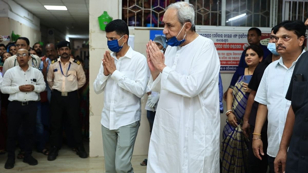 CM Patnaik greets the injured passengers at the Balasore hospital in Odisha. Credit: IANS Photo