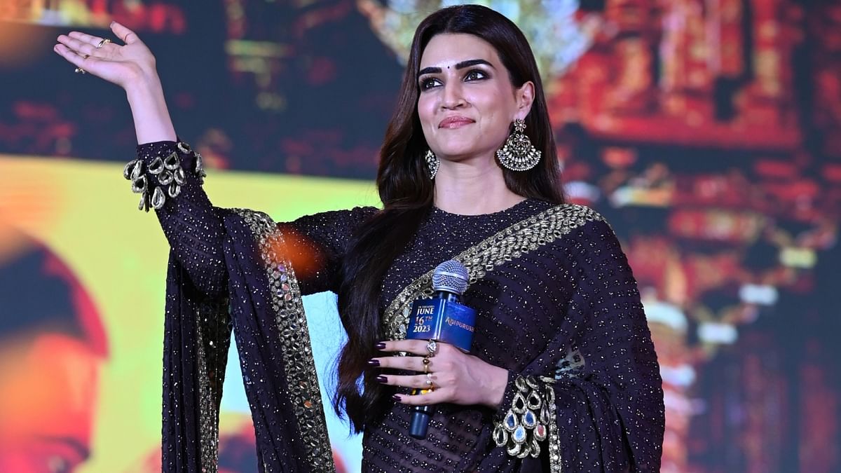Kriti Sanon greets the audience from the stage. Credit: Special Arrangement