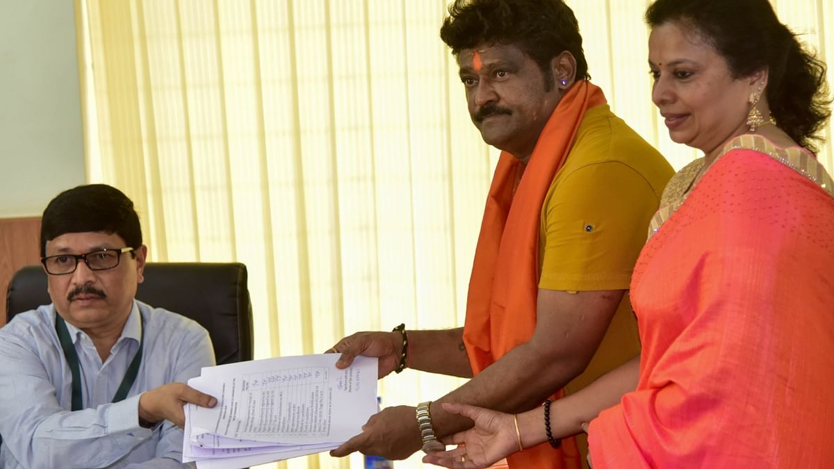 Jaggesh: Jaggesh, whose full name is Eeshwar Gowda, is a popular actor and comedian in the Kannada film industry. He started his political journey in 1999 with Congress and contested the Assembly election in 2004 and 2008 respectively. Later, he joined the Bharatiya Janata Party (BJP) during 'Operation Lotus' and continues to offer his services to the saffron party till date. Credit: BH Shivakumar/DH Photo