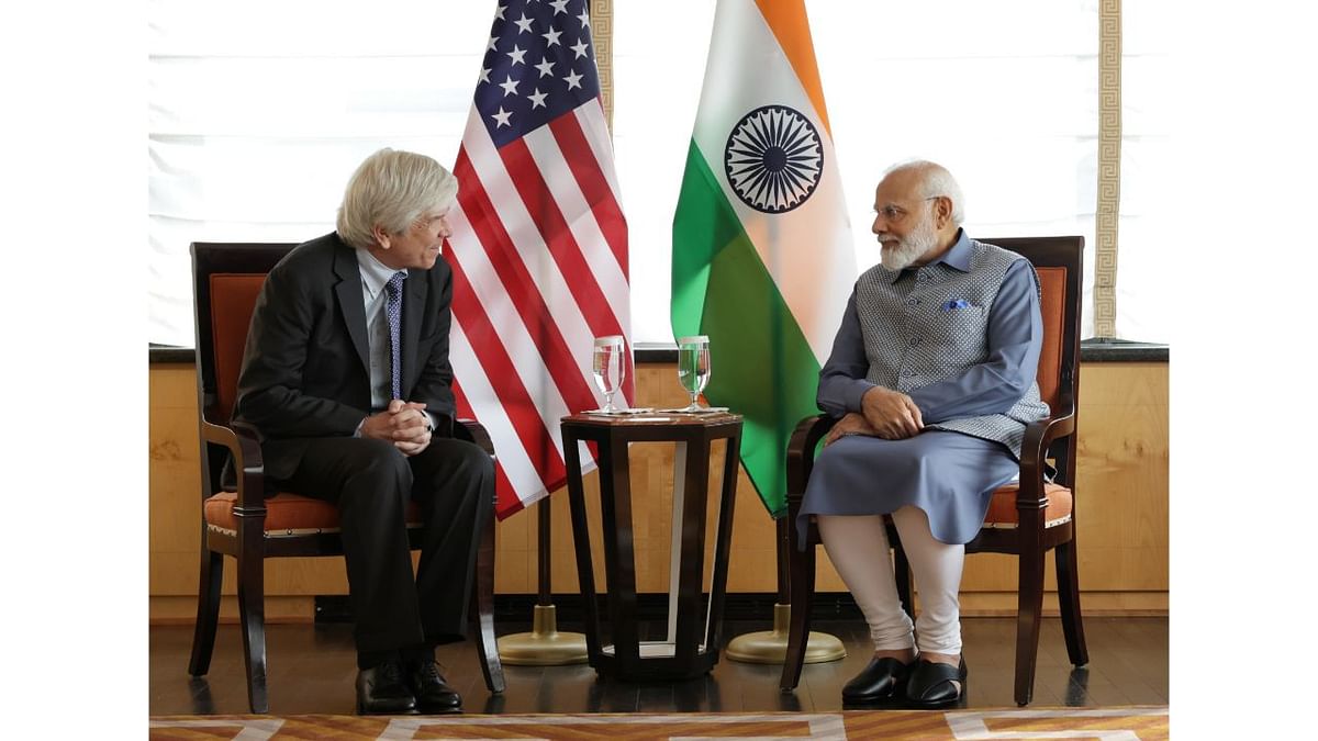 PM Modi with noted economist and Nobel laureate, professor Paul Romer. Credit: Twitter/@narendramodi