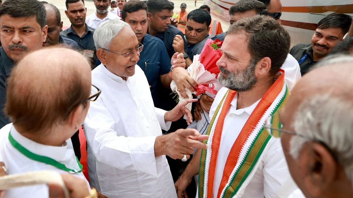 Congress leader Rahul Gandhi being welcomed by Bihar Chief Minister Nitish Kumar on his arrival, at Patna Airport. Credit: IANS Photo