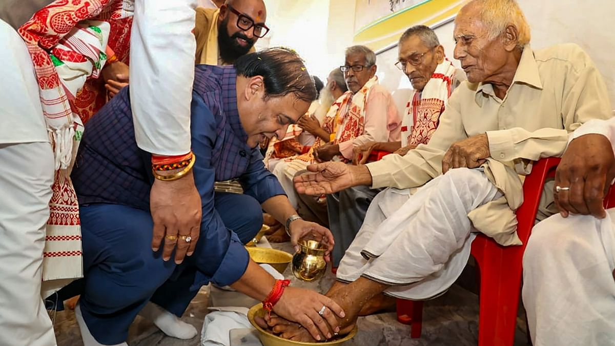 Assam Chief Minister Himanta Biswa Sarma celebrated the eve by washing the feet of an elderly worker of BJP, in Nalbar. Credit: Twitter/@himantabiswa