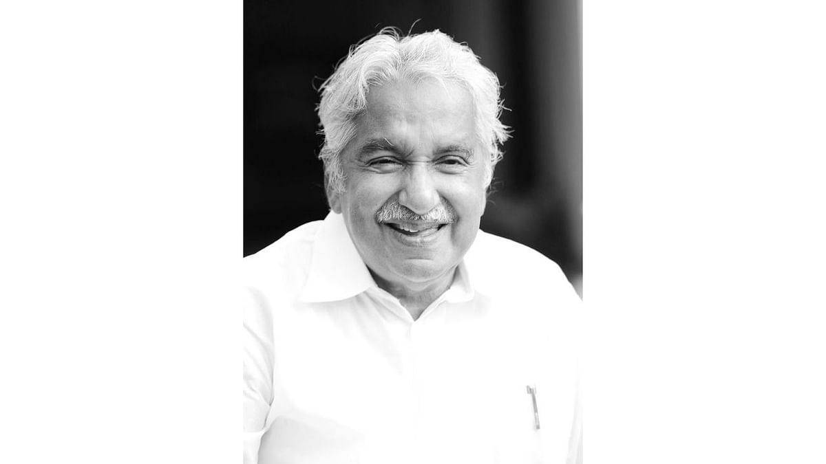 Ommen Chandy's political journey began as an activist of the Kerala Students Union (KSU), the student wing of the Congress party in the 1960s. Credit: Twitter/@yadavakhilesh