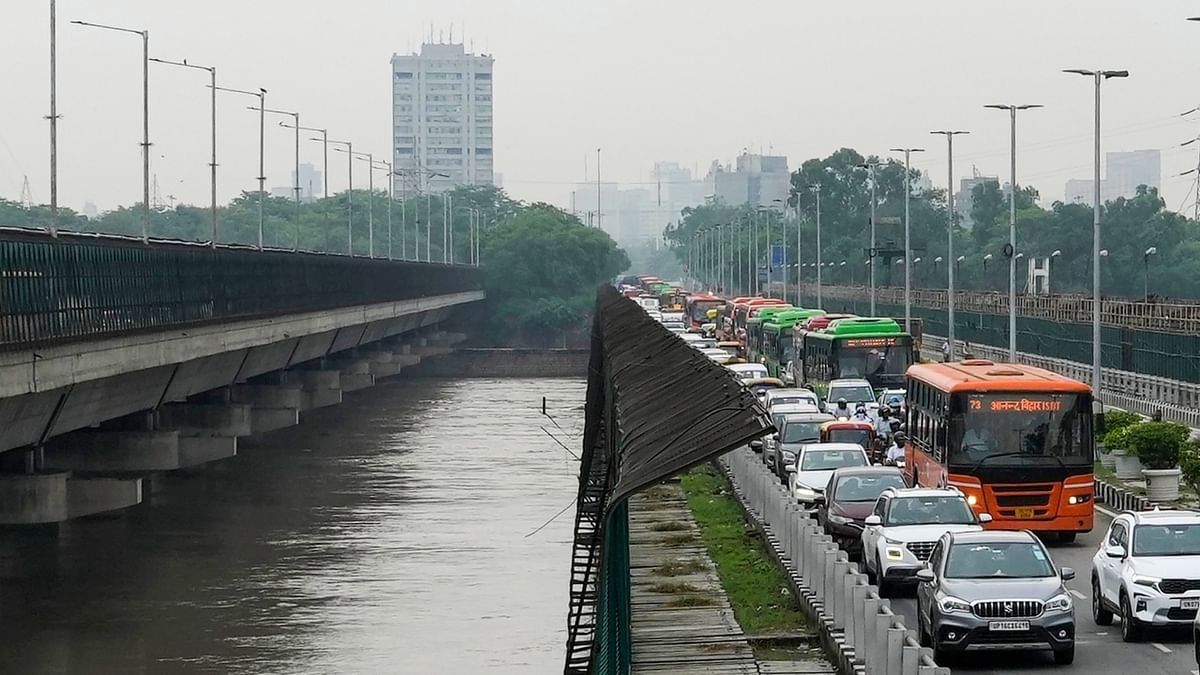 People resumed daily chores and and July 19 morning saw congestion at places like ITO barrage, Kalindi Kunj, Rajghat and other flood affected places. Credit: PTI Photo