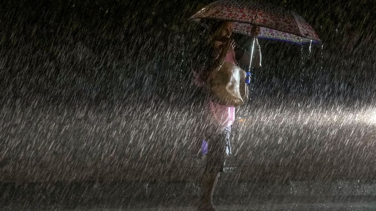 Mumbai gets 100 mm rainfall in 24 hours, put on high alert