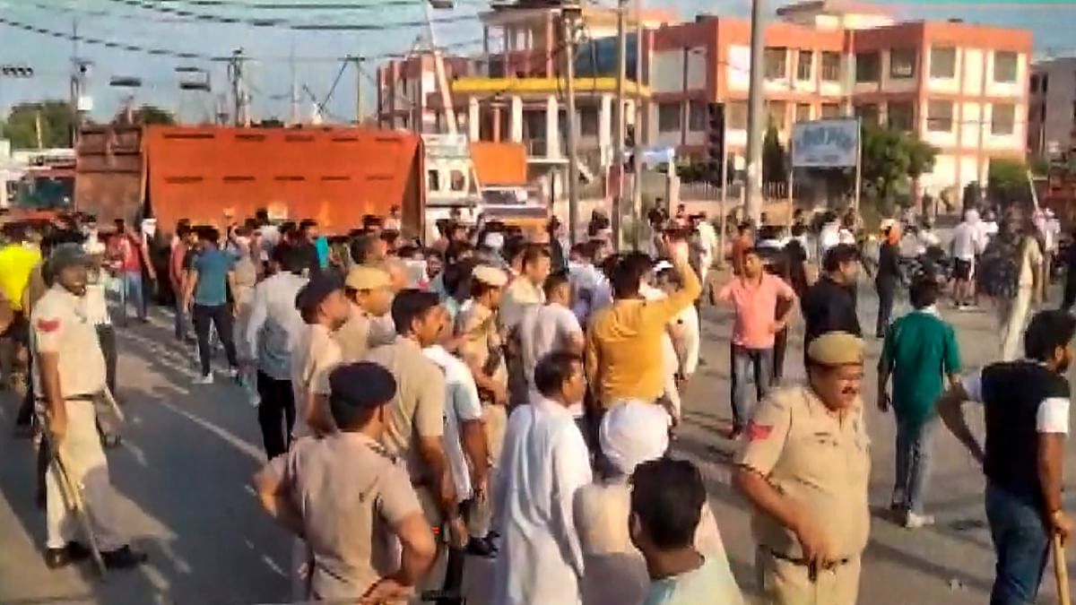 As news of the violence in Muslim-dominated Nuh spread on Monday, mobs in Sohna set ablaze four vehicles and a shop. Credit: PTI Photo