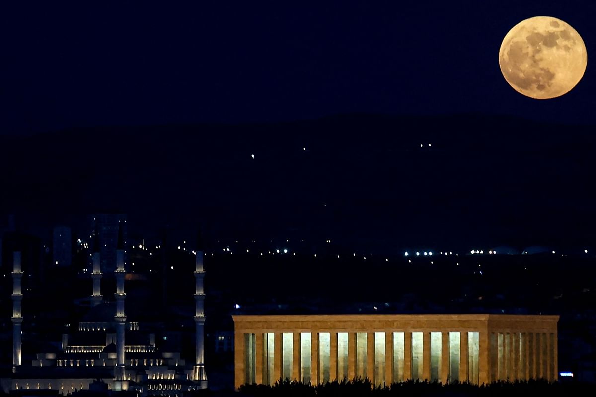 The Super Blood Moon rising over the Anitkabir and the Kocatepe Mosque in Ankara. Credit: AFP Photo