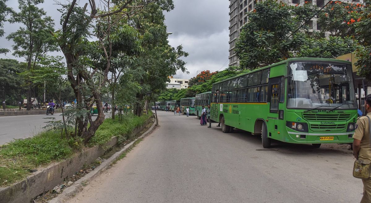 The idea is to convert these service roads into bus lanes in some areas, such as Silk Board. (DH Photo/S K Dinesh)