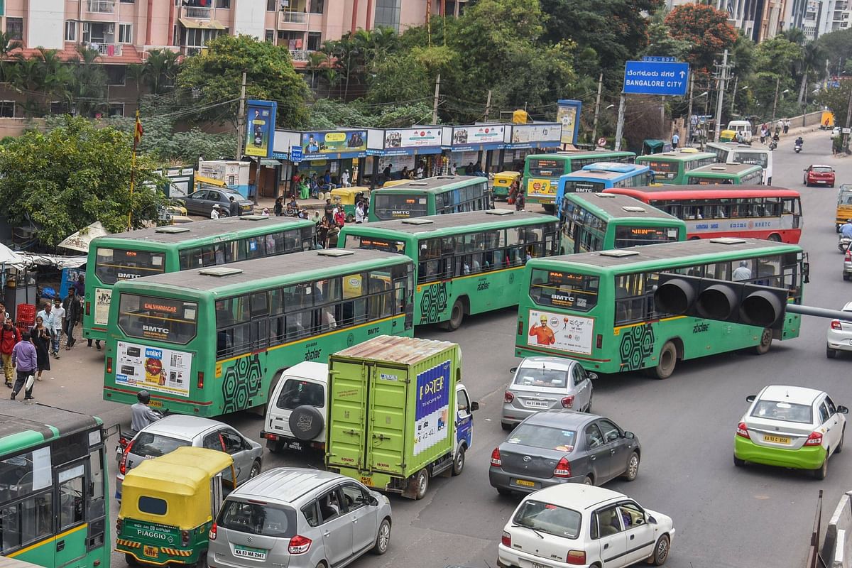 On the other side near Tin Factory junction, it's huge chaos with buses scrambling for space at the bus stop. (DH Photo/S K Dinesh)