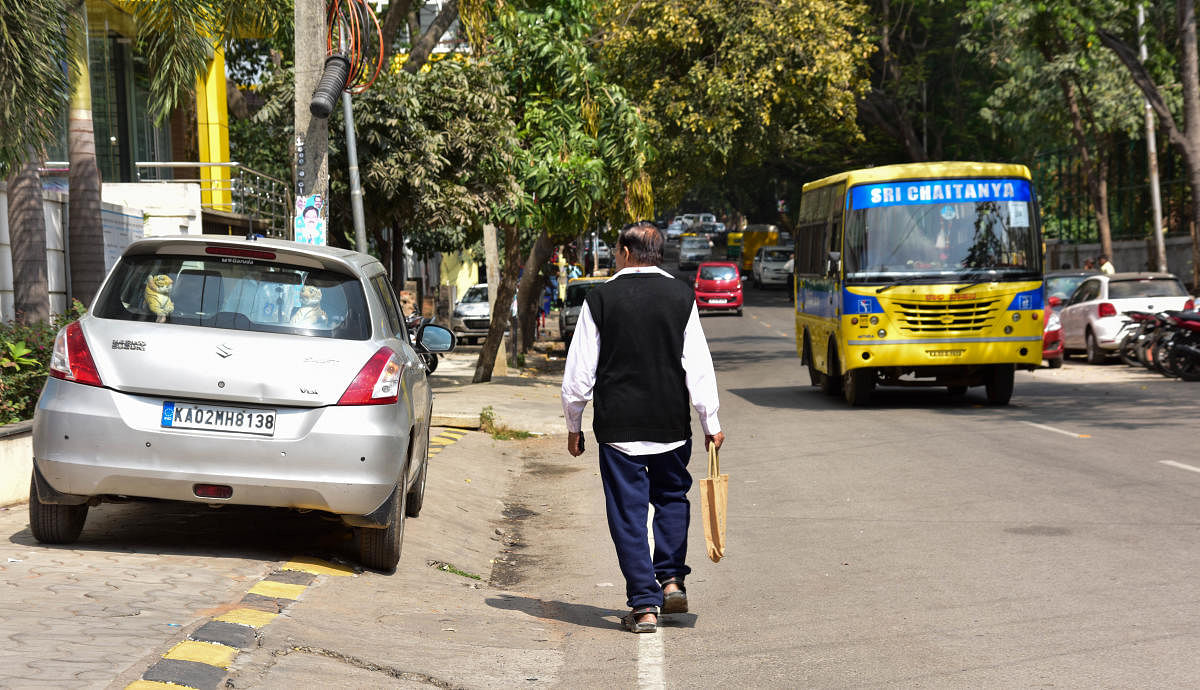 A petition in the high court contended that footpaths on most roads, except for some in the Central Business District, are not walker-friendly and are encroached upon. DH FILE/B H SHIVAKUMAR