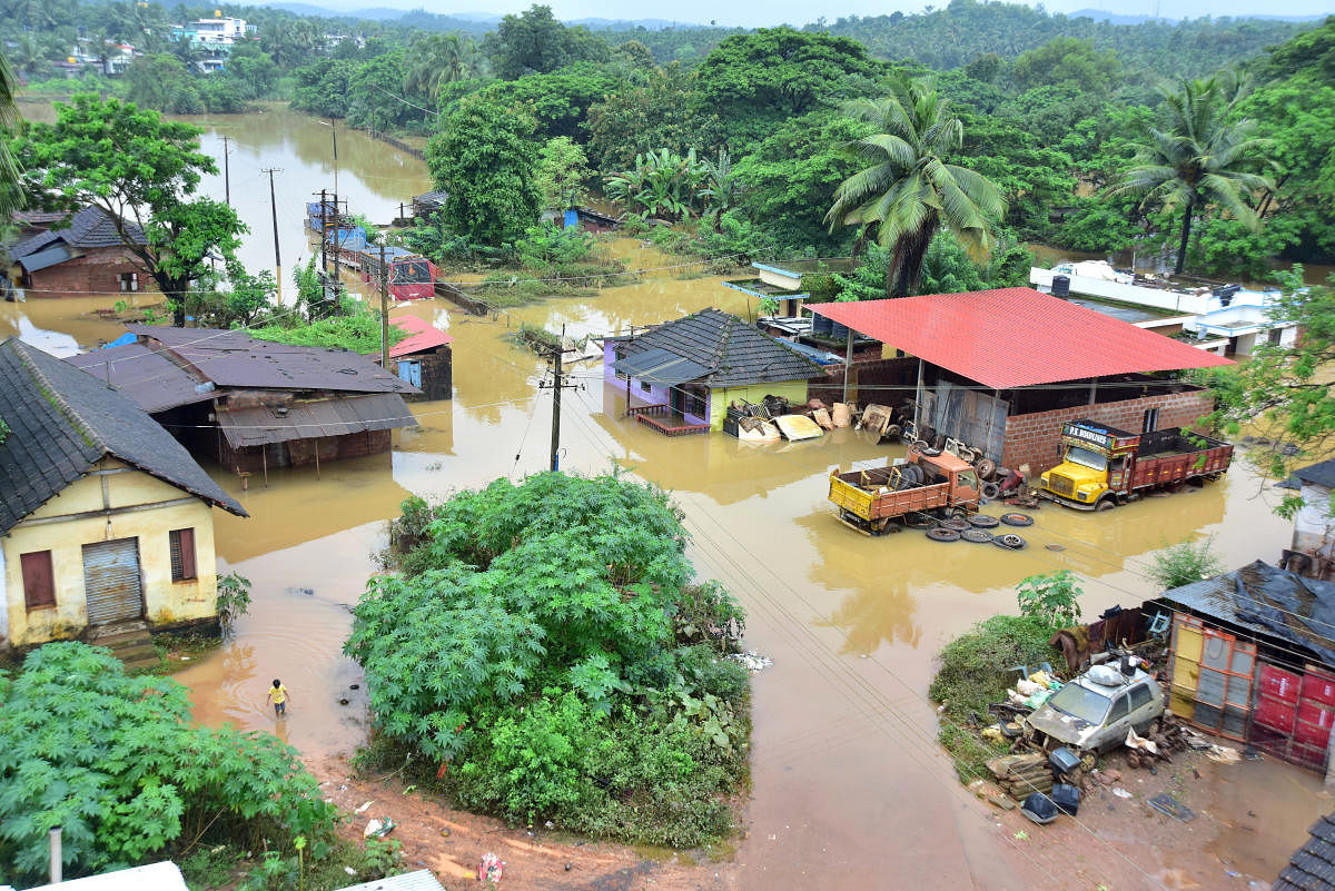 A view of the floods in Aladka, Panemangalore after heavy rains, in Bantwal Taluk. Photo/Govindraj Javali