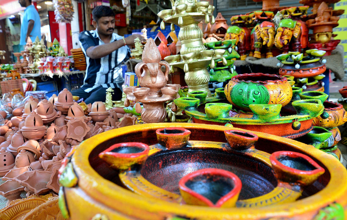 Deepavali lamps are put up on sale at a stall on DVG Road. DH PHOTO/RANJU P