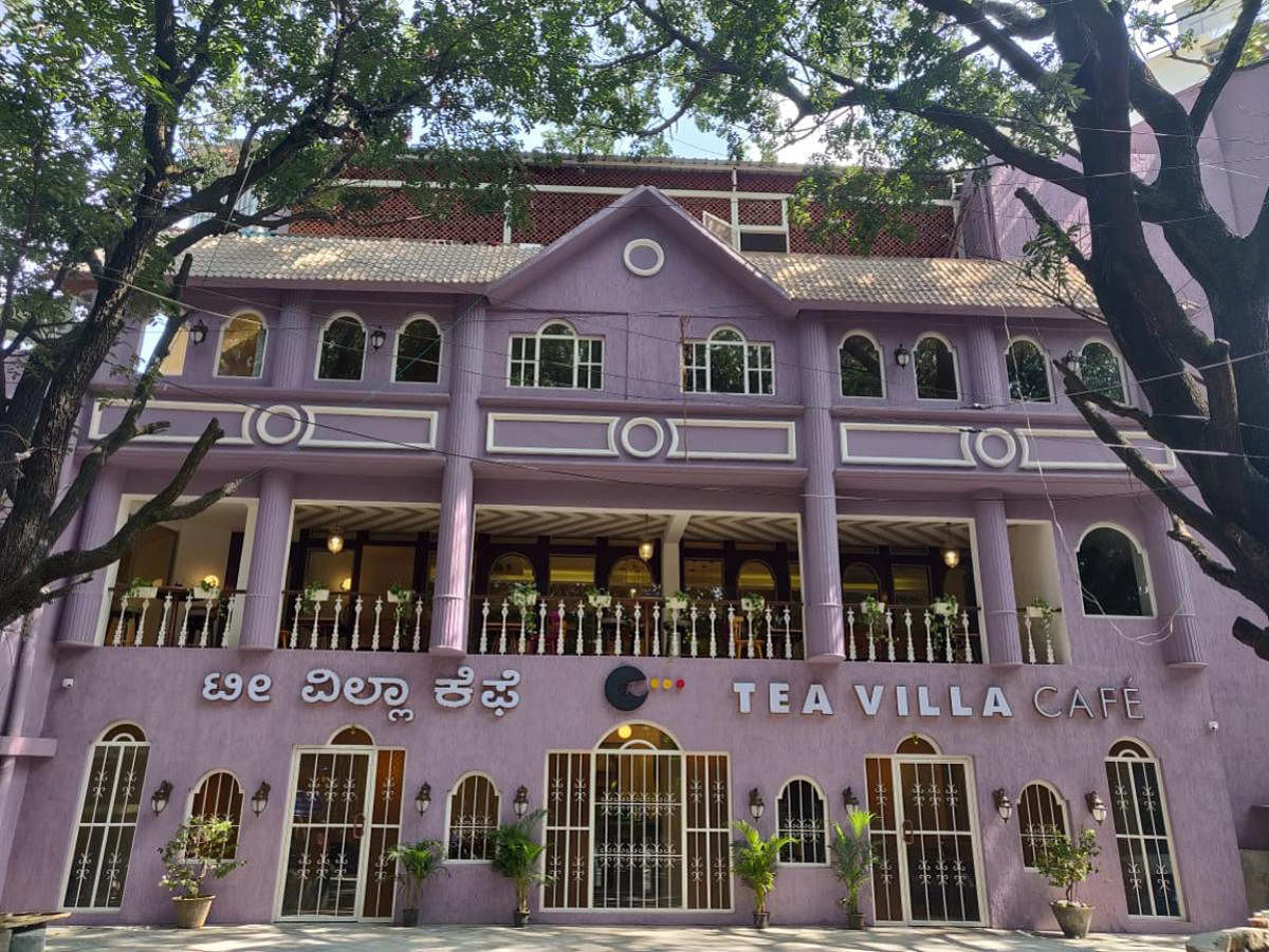 The colonial themed 'Tea Villa cafe' is located in Jayanagar.