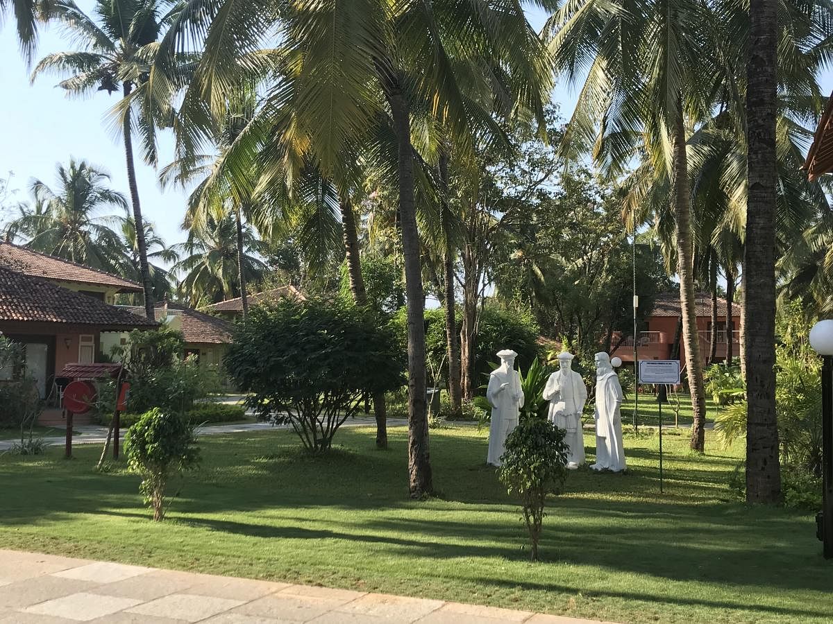 Sculptures depicting Portuguese conquest of Goa, at Novotel Goa Dona Sylvia