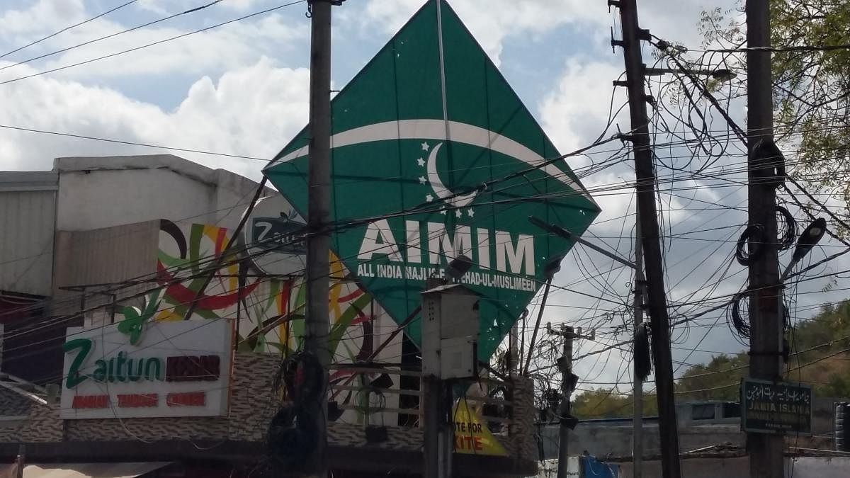 AIMIM symbol, the kite in Chandrayangutta.