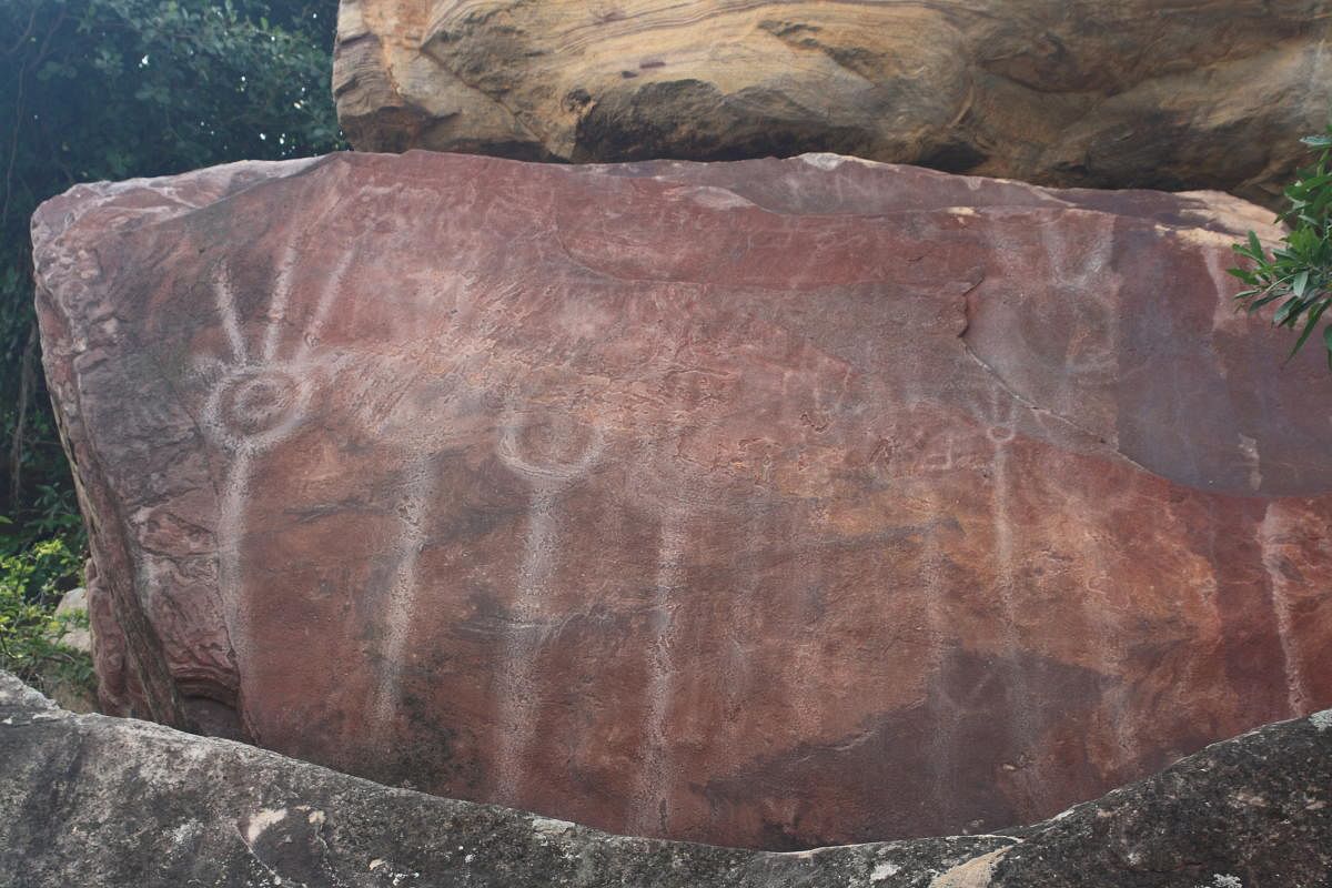 pieces of history Rock art in the cliffs at Benakanawari near Aihole; a rock art panel near Hire Benakal; an inscription that reads “srI guNa[pa]” in 8th century Kannada alphabets; artisans’ inscriptions at an Early Chalukyan quarry near Pattadakall