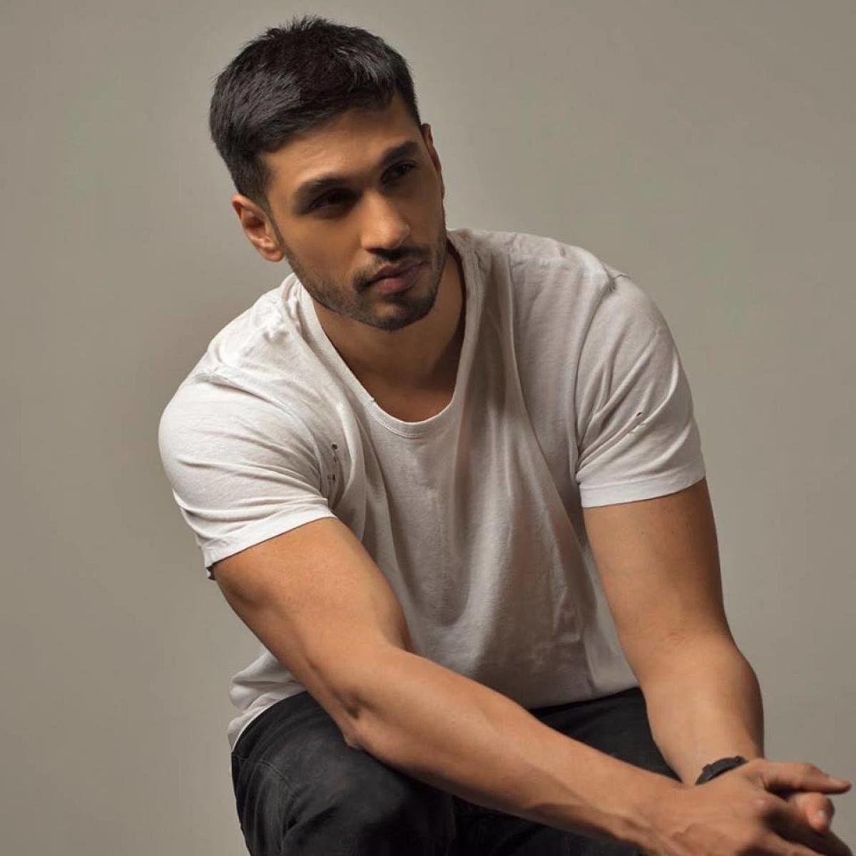 Arjun Kanungo’s new music video shows him and Carla as military officers.