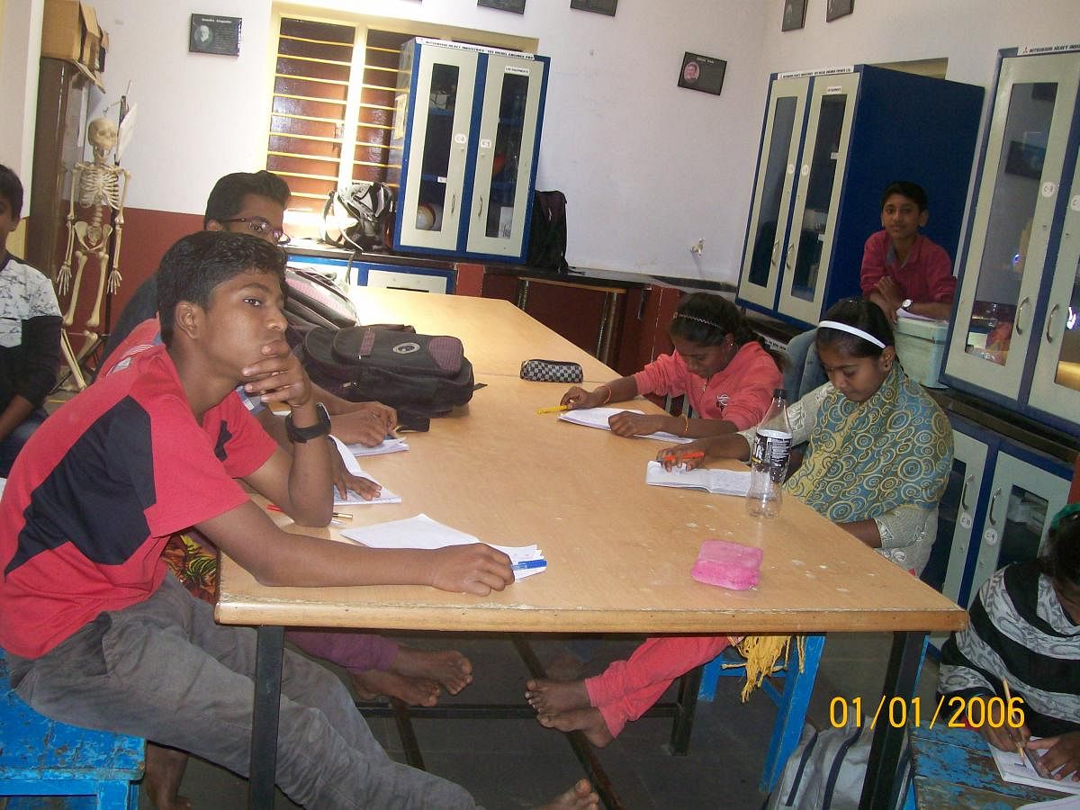 Enterprising Students engaged in resourceful activities at Kaliyuva Mane in Mysuru. photos by author