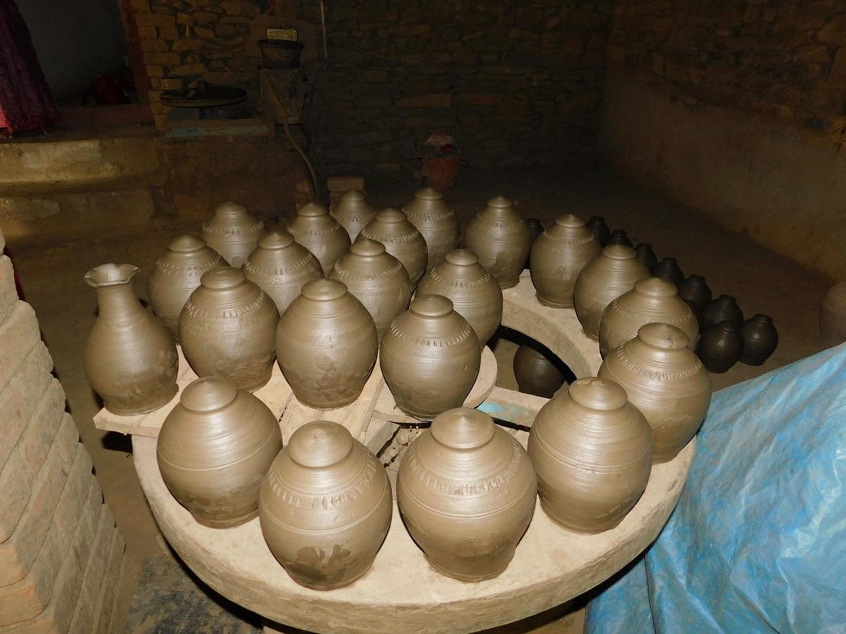 Pottery - Mugad - Malati Hegde
