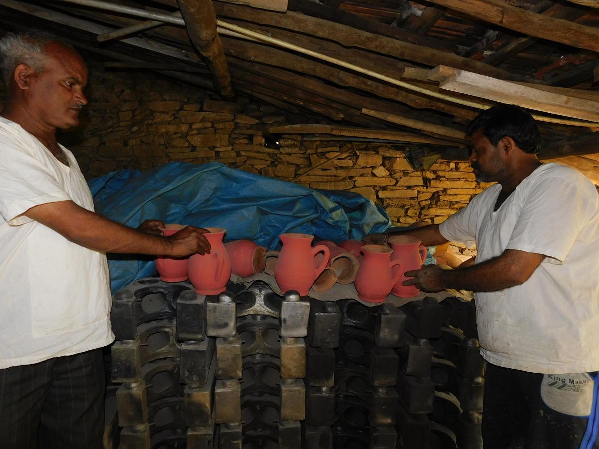 Pottery - Mugad - Malati Hegde