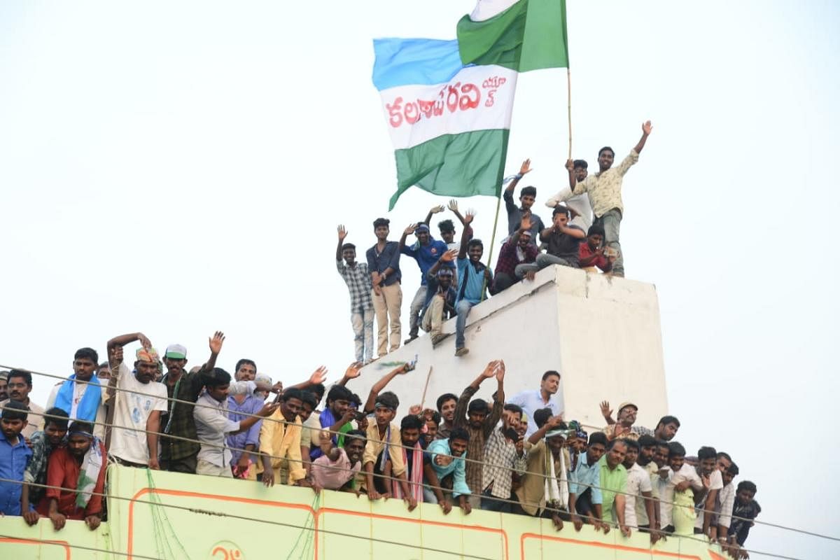 People attend a YSRCP election campaign in coastal Andhra Pradesh. DH PHOTO