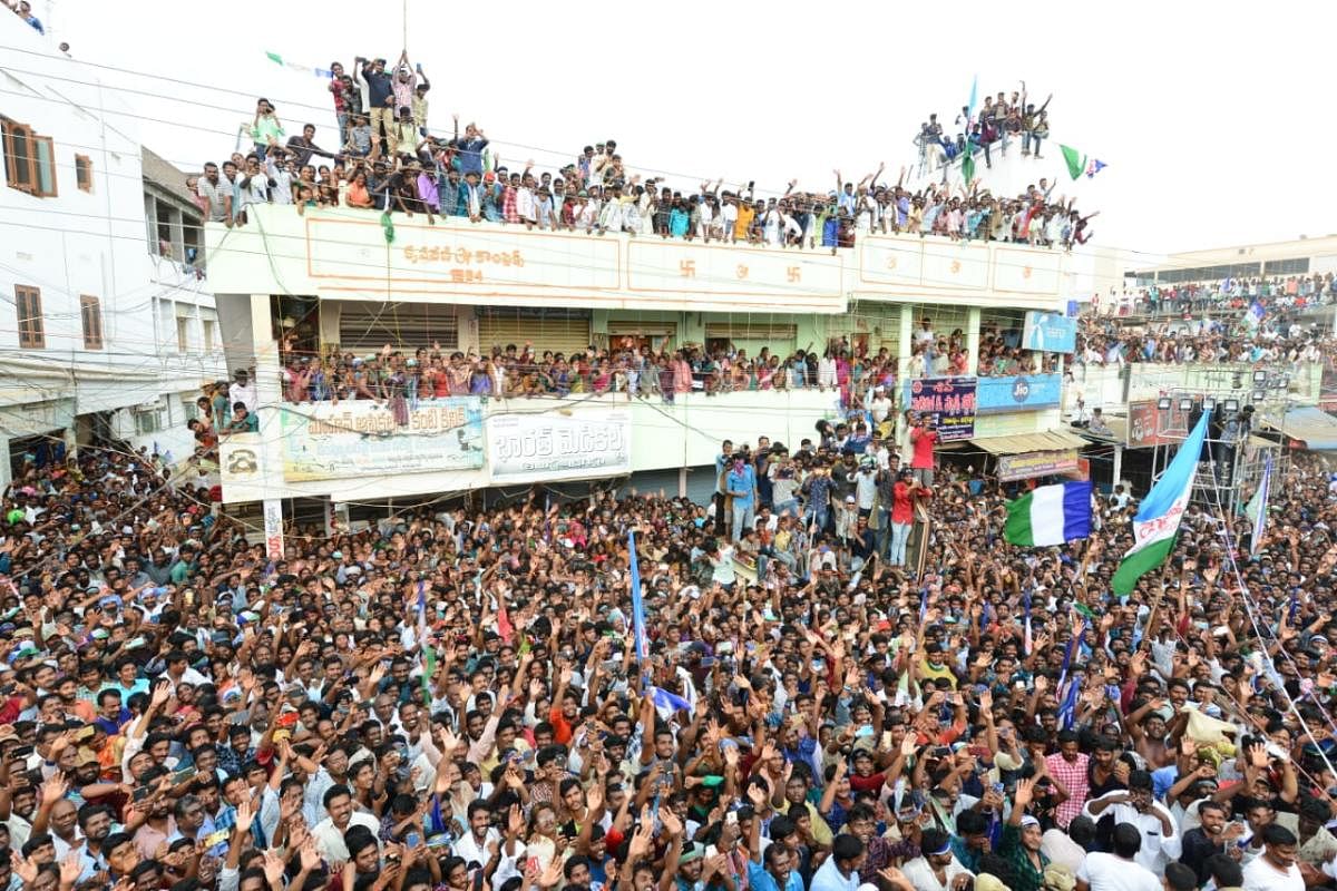 People attend a YSRCP election campaign in coastal Andhra Pradesh. DH PHOTO