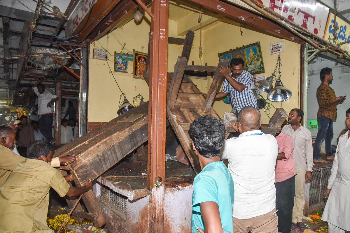 Encroachments being removed from a shop in KR Market. DH PHOTO/S K DINESH
