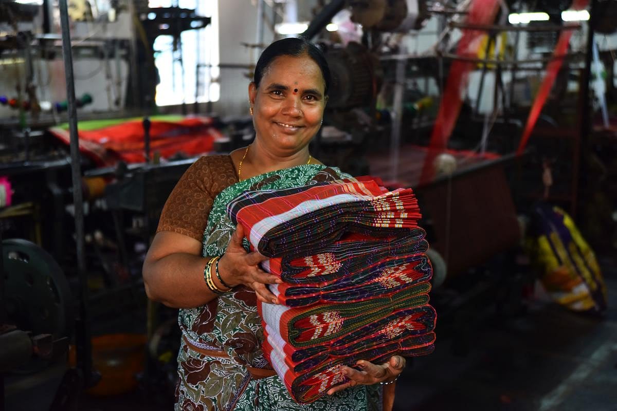 Talent and charm Handloom weavers weaving sarees in a pit loom in the Dharwad-Hubbali districts.