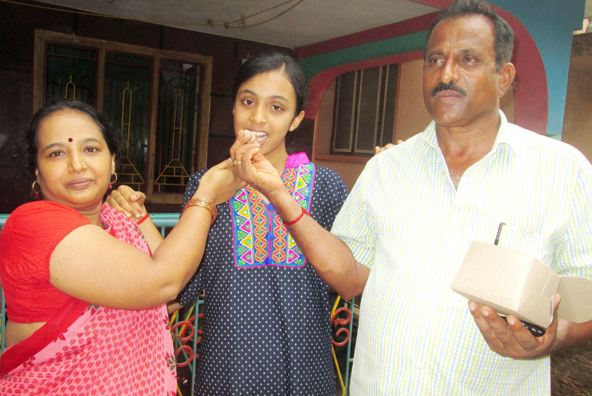Parents Chethana Naik and Parameshwar Naik share their joy with their daughter  Naganjali Parameshwar Naik, a student of CVSK High School, Uttara Kannada district, who has scored 100% by securing 625 on 625, in Kumta.